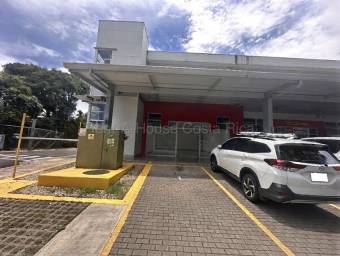Se alquila local comercial en Colón Mora 27-426