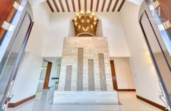 Se Vende Casa de Lujo en Condominio Bosque de Lindora, Santa Ana 4 Habitaciones más Oficin