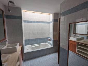 Venta de Casa en San Rafael de Escazú. RAH 27-406