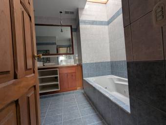 Venta de Casa en San Rafael de Escazú. RAH 27-406
