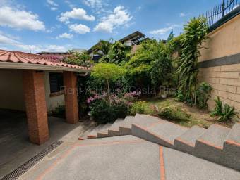 Venta de Casa en San Rafael de Escazú. RAH 27-406
