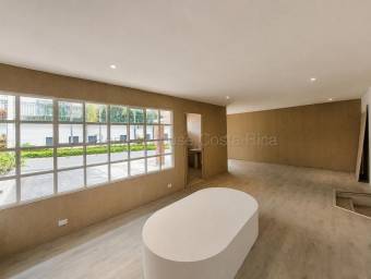 Se alquila local comercial en Escazú Centro 27-449