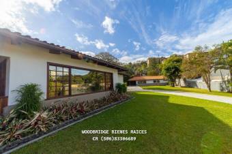 Casa en venta Escazú rodeada de jardines $1.800.000 /1 piso
