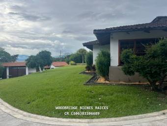 Casa en venta Escazú rodeada de jardines $1.800.000 /1 piso