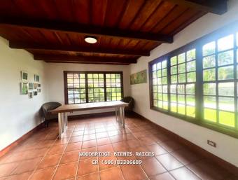 Casa en venta Escazú rodeada de jardines $1.800.000 /1 piso