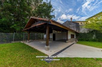 Casa en venta Escazú rodeada de jardines $1.800.000 /1 piso