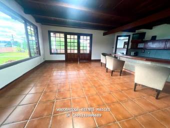 Casa en venta Escazú rodeada de jardines $1.800.000 /1 piso