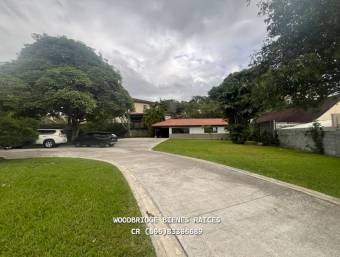 Casa en venta Escazú rodeada de jardines $1.800.000 /1 piso