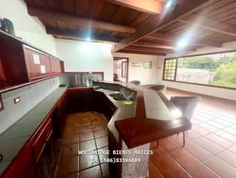Casa en venta Escazú rodeada de jardines $1.800.000 /1 piso