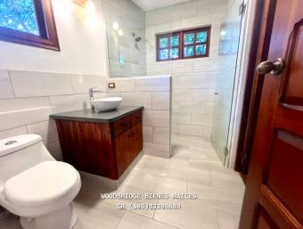 Casa en venta Escazú rodeada de jardines $1.800.000 /1 piso