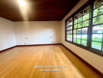 Casa en venta Escazú rodeada de jardines $1.800.000 /1 piso
