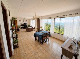 Spacious and beautiful property for sale in Ciudad Colón. Spacious and beautiful property for sale in Ciudad Colón.