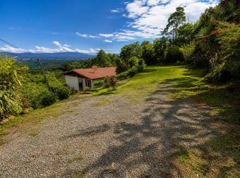 Spacious and beautiful property for sale in Ciudad Colón.