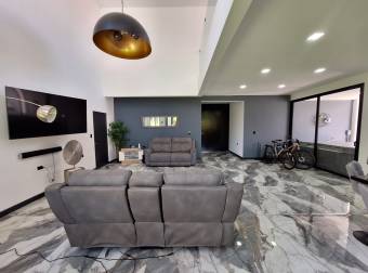 Spectacular house for sale with an apartment in Los Reyes gated community.