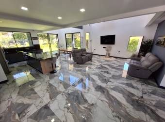 Spectacular house for sale with an apartment in Los Reyes gated community.