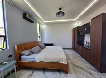 Spectacular house for sale with an apartment in Los Reyes gated community.