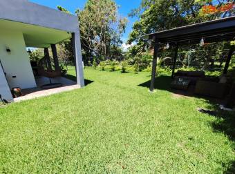 Spectacular house for sale with an apartment in Los Reyes gated community.