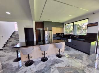 Spectacular house for sale with an apartment in Los Reyes gated community.