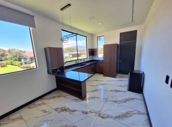 Spectacular house for sale with an apartment in Los Reyes gated community.