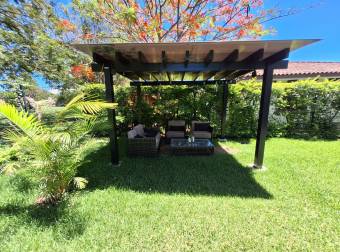 Spectacular house for sale with an apartment in Los Reyes gated community.