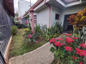 Spacious Single-Story House for Sale in Santa Ana Pozos Residential Area