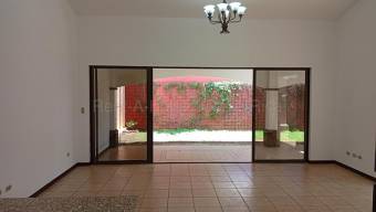 Se alquila casa en Pozos Santa Ana 27-454