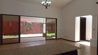 Se alquila casa en Pozos Santa Ana 27-454