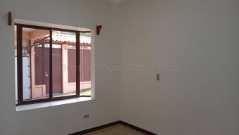 Se alquila casa en Pozos Santa Ana 27-454