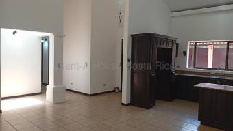 Se alquila casa en Pozos Santa Ana 27-454