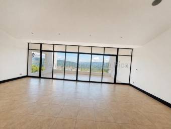Se vende casa en Ciudad Colón Mora 27-325