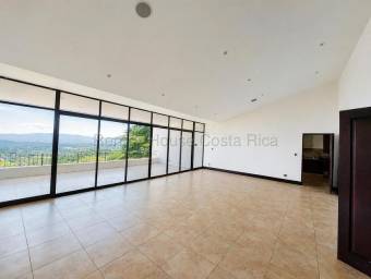 Se vende casa en Ciudad Colón Mora 27-325