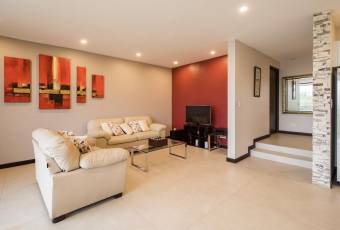 Se vende casa en Ulloa Heredia 25-627