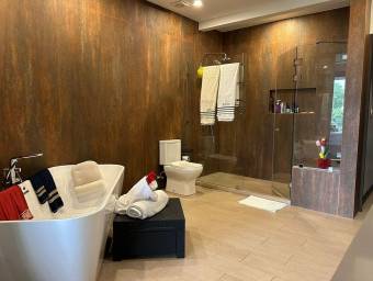 Se vende casa en Ulloa Heredia 25-627