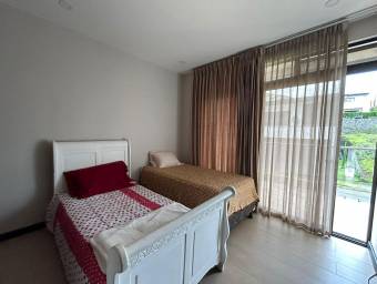 Se vende casa en Ulloa Heredia 25-627
