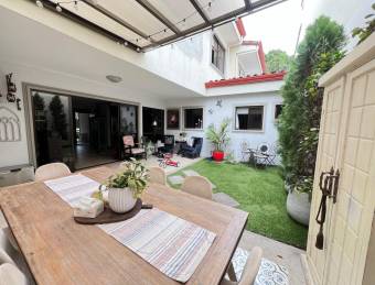 Spacious Detached House for Sale in Santa Ana Center