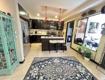 Spacious Detached House for Sale in Santa Ana Center