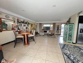 Spacious Detached House for Sale in Santa Ana Center