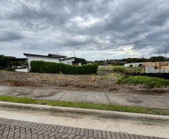 Lote de 628 m2 en condominio Hacienda Espavel en La Guacima.