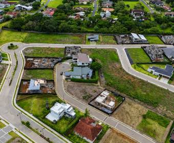 Lote de 628 m2 en condominio Hacienda Espavel en La Guacima.
