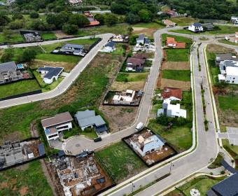 Lote de 628 m2 en condominio Hacienda Espavel en La Guacima.