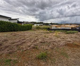 Lote de 628 m2 en condominio Hacienda Espavel en La Guacima.