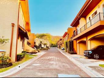 Venta de Casa en Condominio Brasil de Santa Ana. RAH 27-467