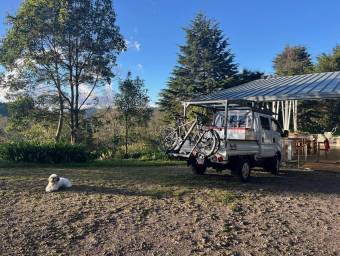 Venta de Quinta AMUEBLADA en Dota-Jardín. RAH 27-444