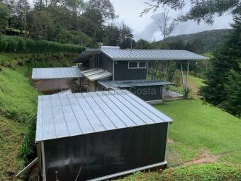 Venta de Quinta AMUEBLADA en Dota-Jardín. RAH 27-444