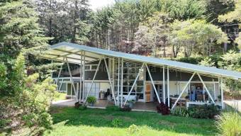Venta de Quinta AMUEBLADA en Dota-Jardín. RAH 27-444