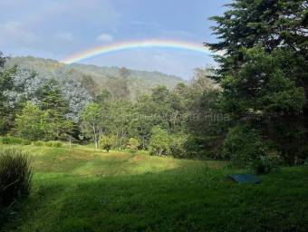 Venta de Quinta AMUEBLADA en Dota-Jardín. RAH 27-444