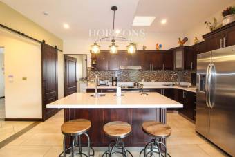Residencia de Lujo en Venta en Condominio Tierras del Este Curridabat noj981