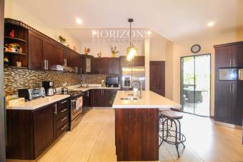 Residencia de Lujo en Venta en Condominio Tierras del Este Curridabat noj981