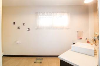 Residencia de Lujo en Venta en Condominio Tierras del Este Curridabat noj981