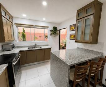 Casa de 2 plantas en venta en Condominio La Valencia, San Pablo de Heredia